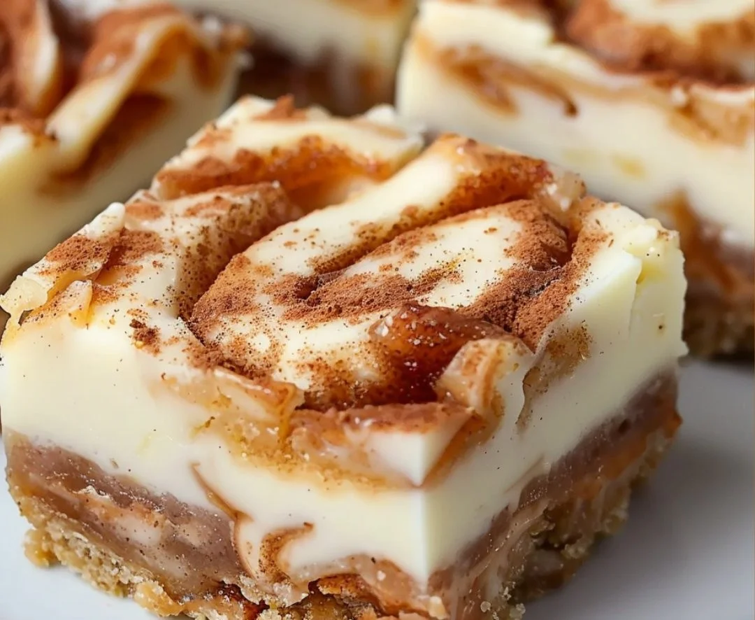Blender Cinnamon Roll Cheesecake Bars